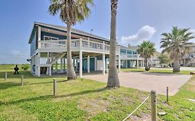 Bright Crystal Beach House, Walk To Coast!